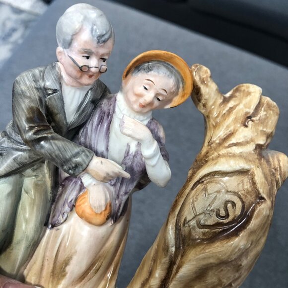 Elderly Couple Tree JS Love Heart Carving Vintage Ceramic Figurine Musical - Picture 4 of 8